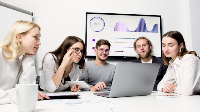 Más Allá de la Eficiencia – Cómo la Inteligencia Contextual Eleva la Productividad Organizacional